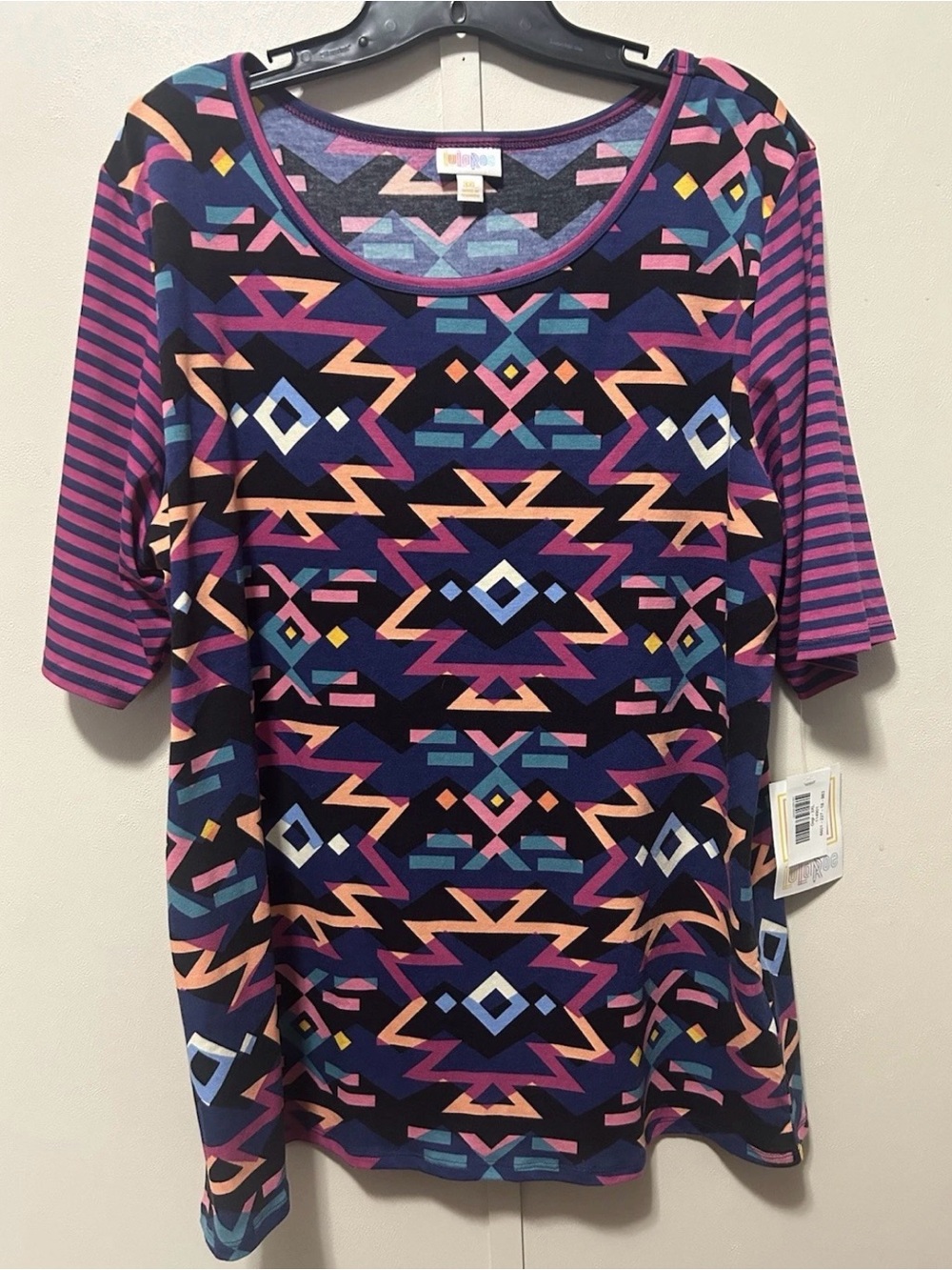 LuLaRoe Short Sleeve Scoop Neck Top in Purple, Pink, Blue and Black